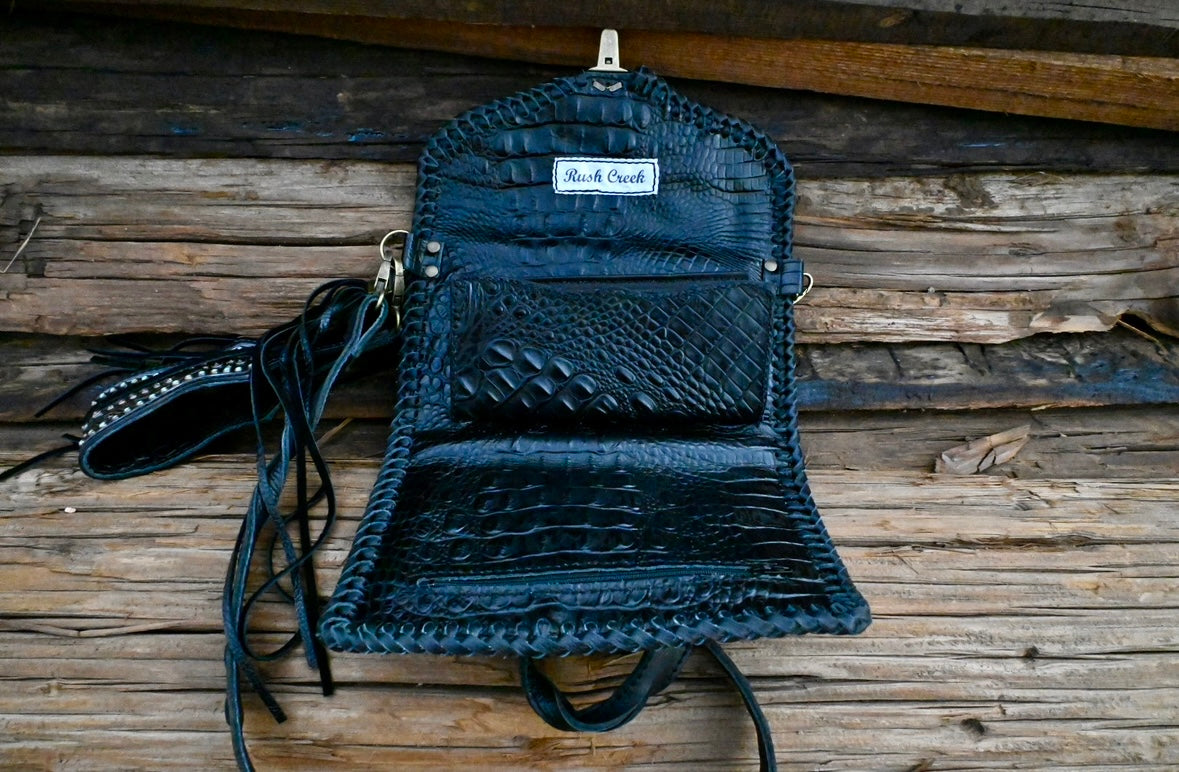 Catty Clutch